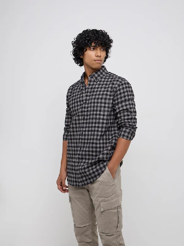 Bold Pants WES Casuals Black Checkered Relaxed-Fit Cotton-Blend Shirt