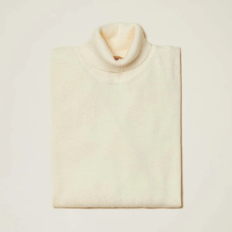 Stylish Outerwear Inserch Off-White Turtleneck Sweater - SYM